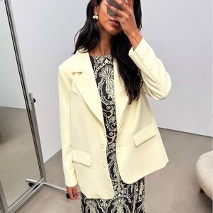 ($395 retail) Dye me ~ Favorite Daughter Cream Blazer size medium oversized
